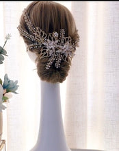 Load image into Gallery viewer, Beaded alloy flowers hairpiece
