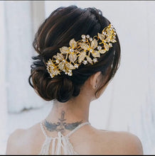 Load image into Gallery viewer,  Beautiful Flower Hair piece 
